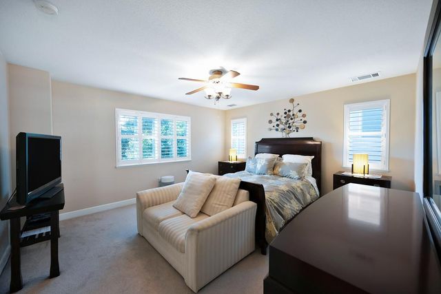 9 Waters Cove Ct, Sacramento, CA 95831