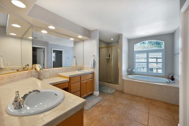 9 Waters Cove Ct, Sacramento, CA 95831