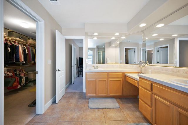 9 Waters Cove Ct, Sacramento, CA 95831