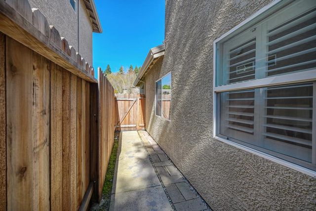 9 Waters Cove Ct, Sacramento, CA 95831