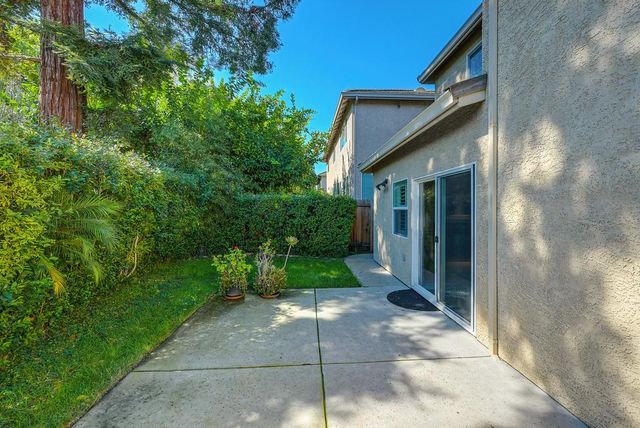 9 Waters Cove Ct, Sacramento, CA 95831