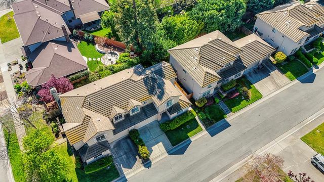 9 Waters Cove Ct, Sacramento, CA 95831