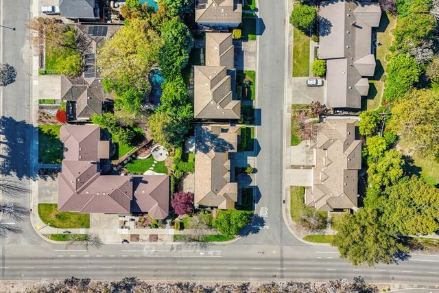 9 Waters Cove Ct, Sacramento, CA 95831