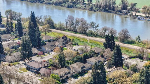 9 Waters Cove Ct, Sacramento, CA 95831