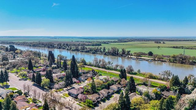 9 Waters Cove Ct, Sacramento, CA 95831