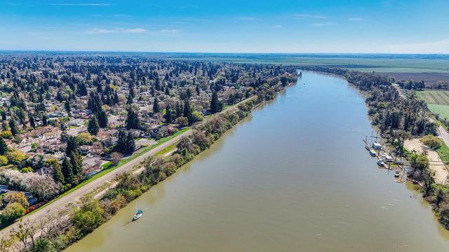 9 Waters Cove Ct, Sacramento, CA 95831