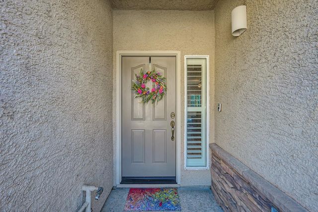 9 Waters Cove Ct, Sacramento, CA 95831