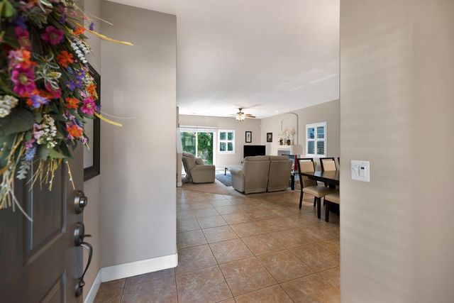 9 Waters Cove Ct, Sacramento, CA 95831