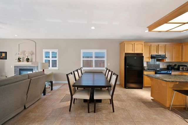 9 Waters Cove Ct, Sacramento, CA 95831