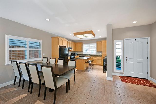 9 Waters Cove Ct, Sacramento, CA 95831