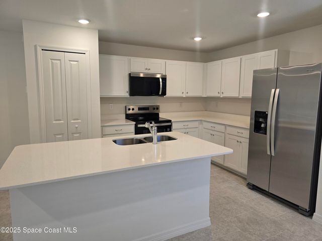 551 SW Richmond Circle, Palm Bay, FL 32908