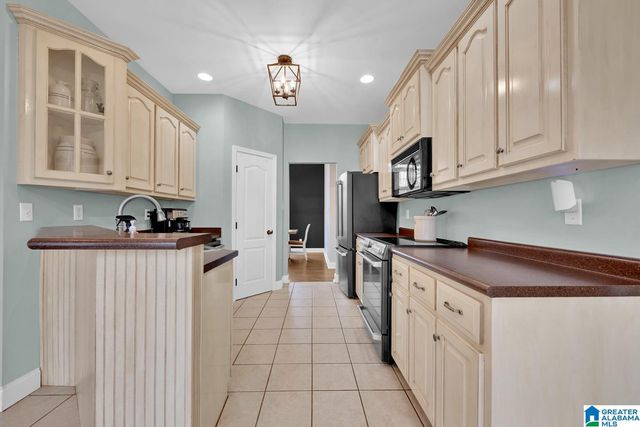 194 MAGNOLIA DRIVE, Warrior, AL 35180