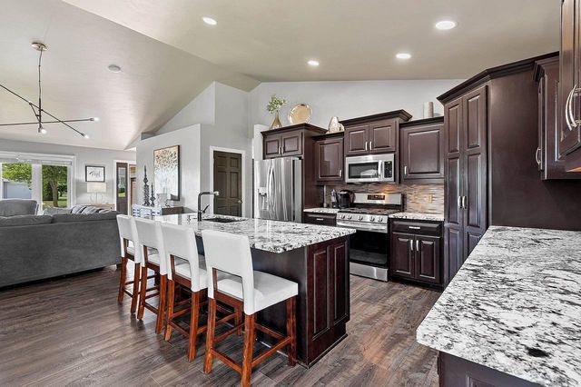 3182 PRIMROSE LANE, Green Bay, WI 54313