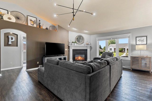 3182 PRIMROSE LANE, Green Bay, WI 54313