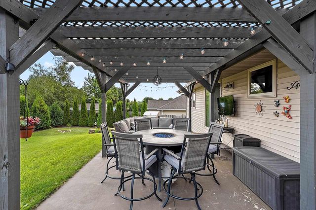 3182 PRIMROSE LANE, Green Bay, WI 54313