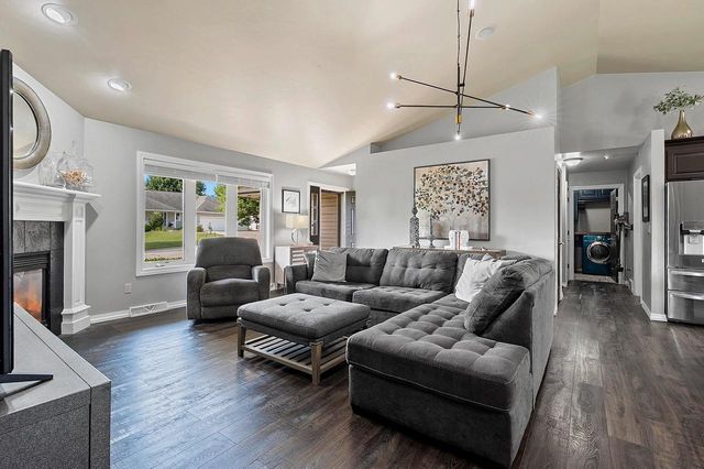 3182 PRIMROSE LANE, Green Bay, WI 54313
