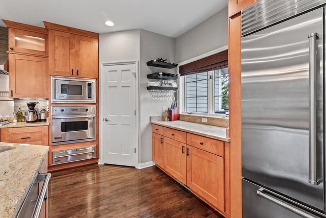 1194 Four Winds WAY, Hartland, WI 53029