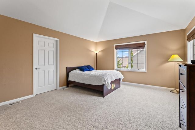 1194 Four Winds WAY, Hartland, WI 53029