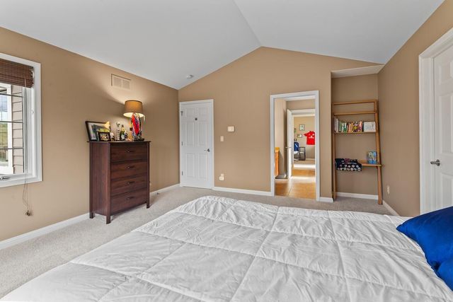 1194 Four Winds WAY, Hartland, WI 53029