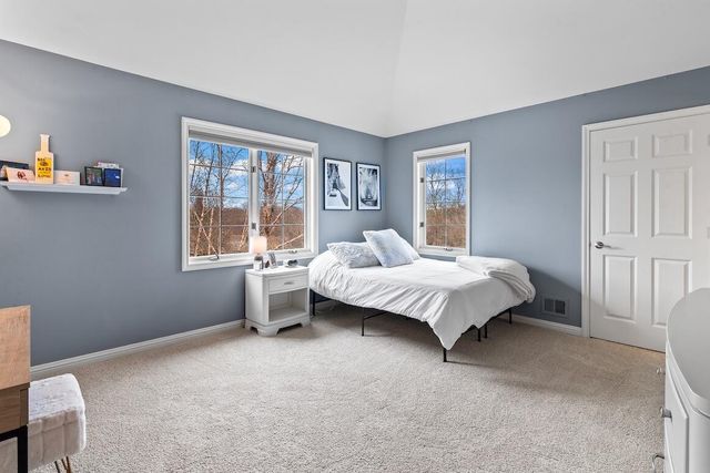 1194 Four Winds WAY, Hartland, WI 53029