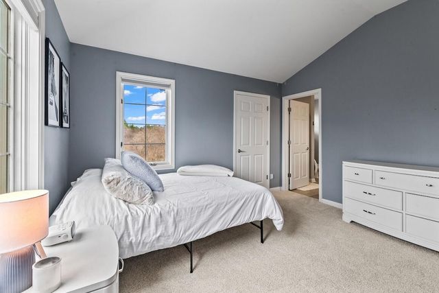 1194 Four Winds WAY, Hartland, WI 53029