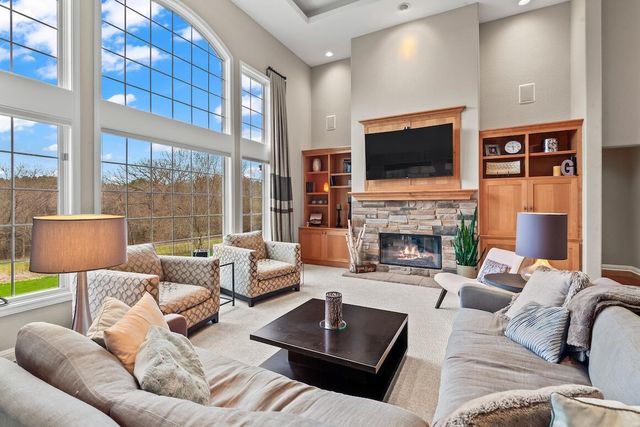 1194 Four Winds WAY, Hartland, WI 53029