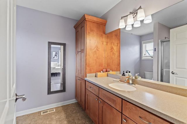 1194 Four Winds WAY, Hartland, WI 53029