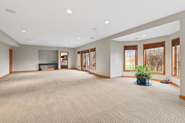 1194 Four Winds WAY, Hartland, WI 53029