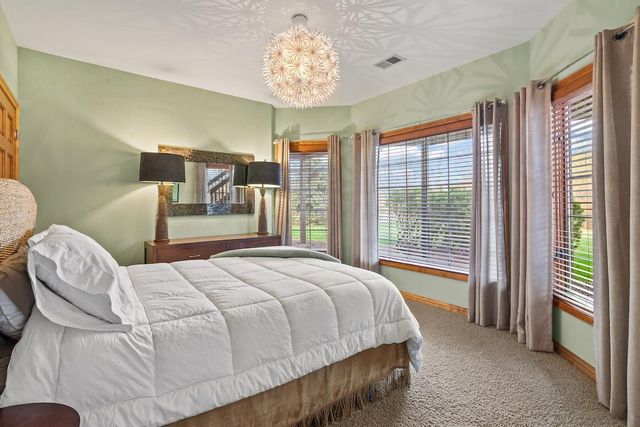 1194 Four Winds WAY, Hartland, WI 53029