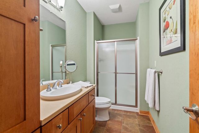 1194 Four Winds WAY, Hartland, WI 53029