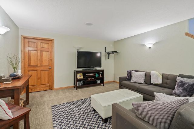 1194 Four Winds WAY, Hartland, WI 53029