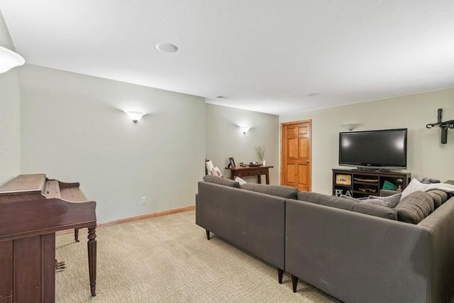 1194 Four Winds WAY, Hartland, WI 53029