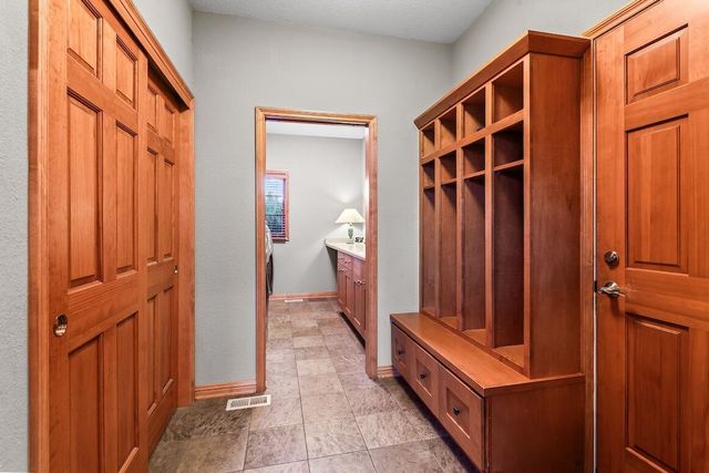 1194 Four Winds WAY, Hartland, WI 53029