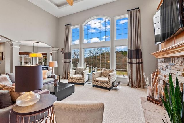 1194 Four Winds WAY, Hartland, WI 53029