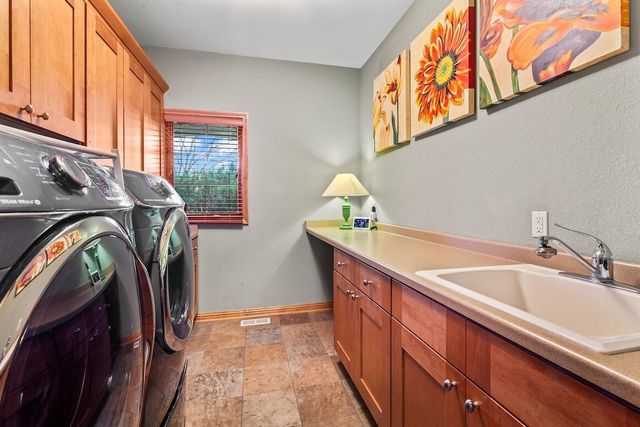 1194 Four Winds WAY, Hartland, WI 53029