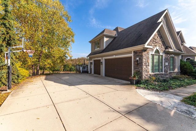 1194 Four Winds WAY, Hartland, WI 53029