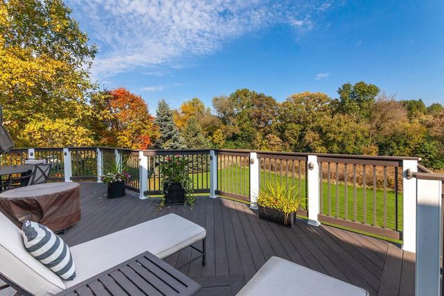 1194 Four Winds WAY, Hartland, WI 53029