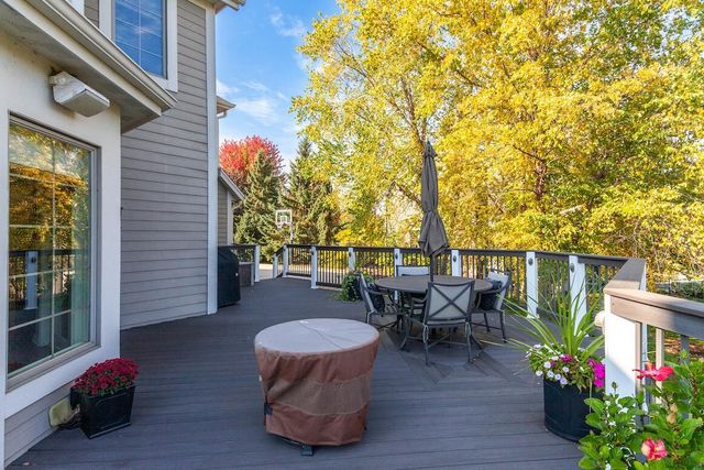 1194 Four Winds WAY, Hartland, WI 53029
