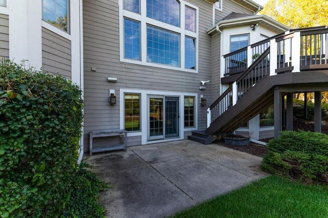 1194 Four Winds WAY, Hartland, WI 53029