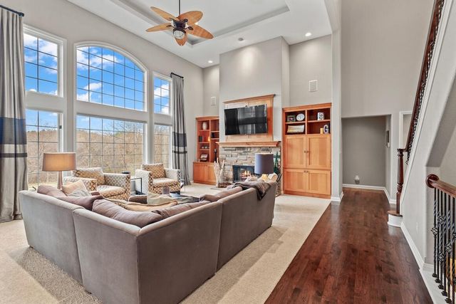 1194 Four Winds WAY, Hartland, WI 53029