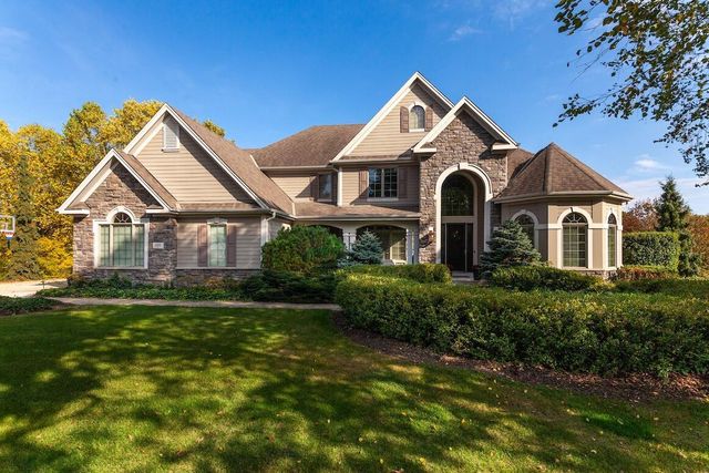 1194 Four Winds WAY, Hartland, WI 53029