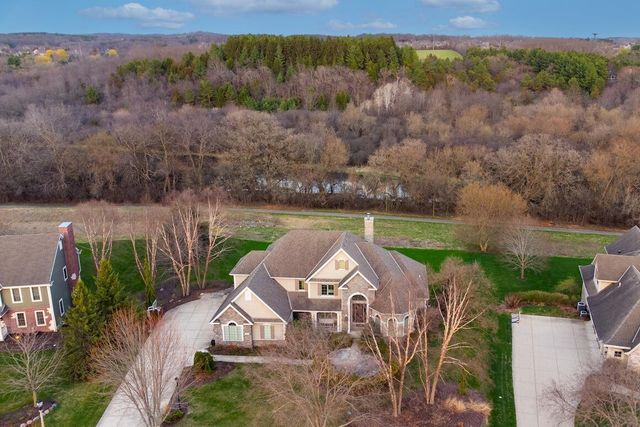1194 Four Winds WAY, Hartland, WI 53029