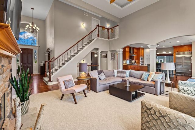 1194 Four Winds WAY, Hartland, WI 53029