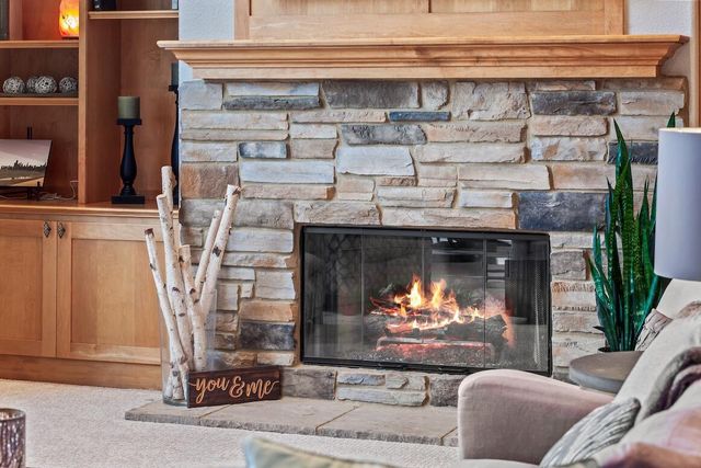 1194 Four Winds WAY, Hartland, WI 53029