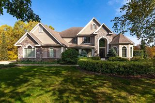 1194 Four Winds WAY, Hartland, WI 53029