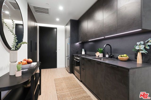 3667 Keystone Avenue 427, Los Angeles, CA 90034