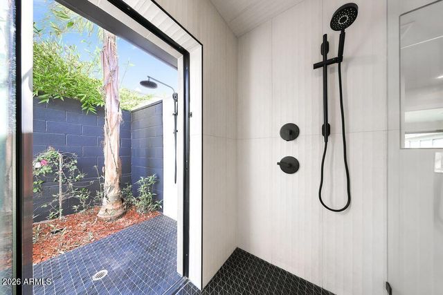 1955 E GREENWAY Road, Phoenix, AZ 85022