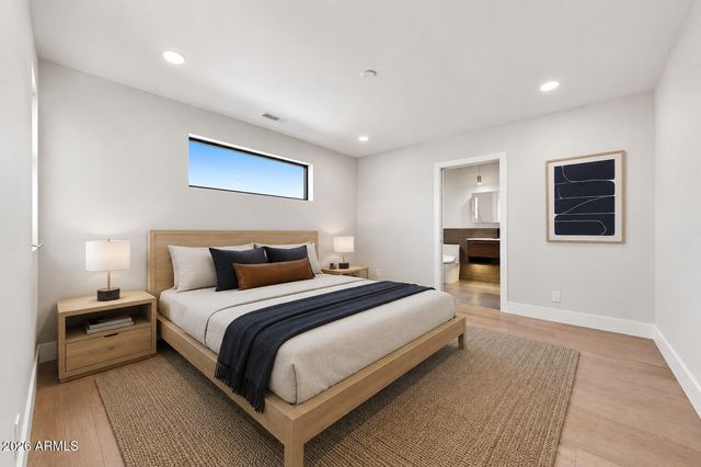 1955 E GREENWAY Road, Phoenix, AZ 85022