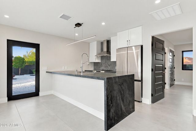 1955 E GREENWAY Road, Phoenix, AZ 85022