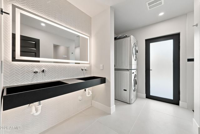 1955 E GREENWAY Road, Phoenix, AZ 85022